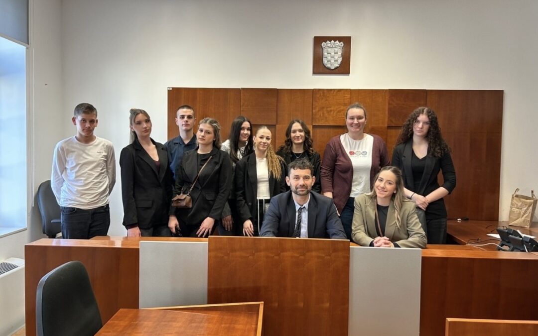 Učenici Medicinske škole na Državnoj smotri simuliranih suđenja